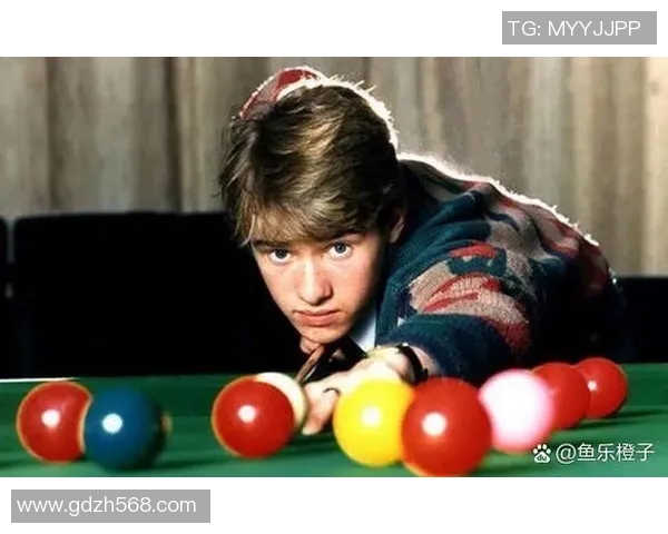 绿眼睛足球球星的传奇之路 从天赋到成就的辉煌历程 绿眼睛足球球星的传奇之路 从天赋到成就的辉煌历程