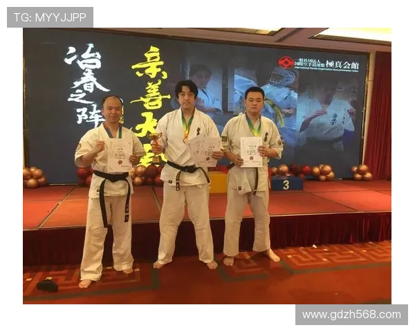 杭州篮球队的蜕变之路:从默默无闻到赛场辉煌的成长历程 杭州篮球队的蜕变之路:从默默无闻到赛场辉煌的成长历程